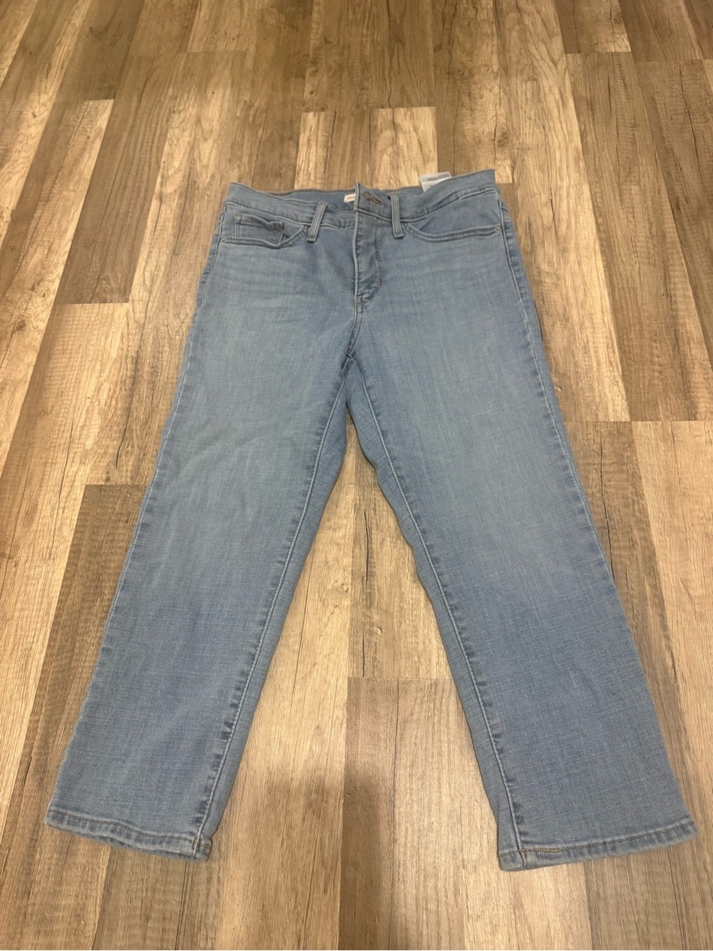 Levi's Women's Cropped  Straight-Leg Jeans